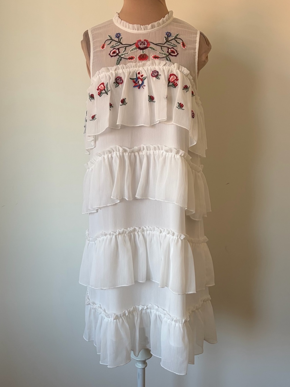 Maxsport Sleeveless Floral Embroidered Tiered Ruffle White Mini Dress EUS Size S